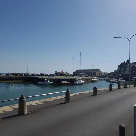 Le Cottage-cote Sauvage-plage-commerces-parking